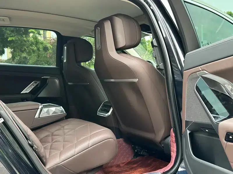 2023 BMW 7 Series 735Li M Sport Package — миниатюра 15