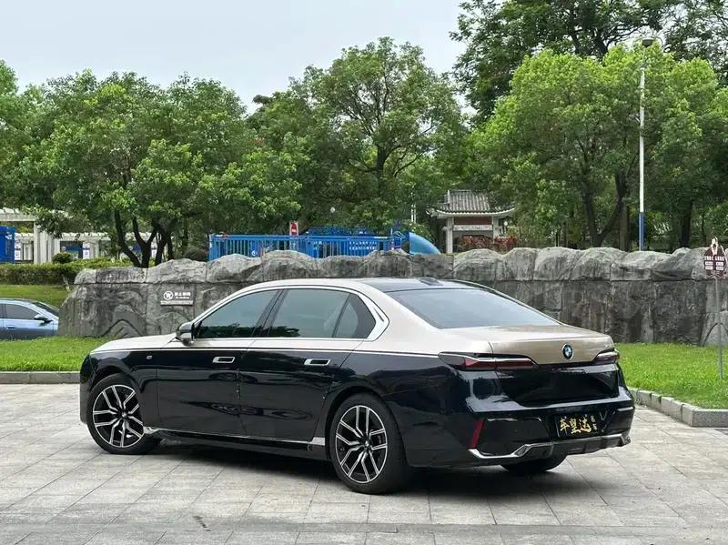 2023 BMW 7 Series 735Li M Sport Package — миниатюра 4