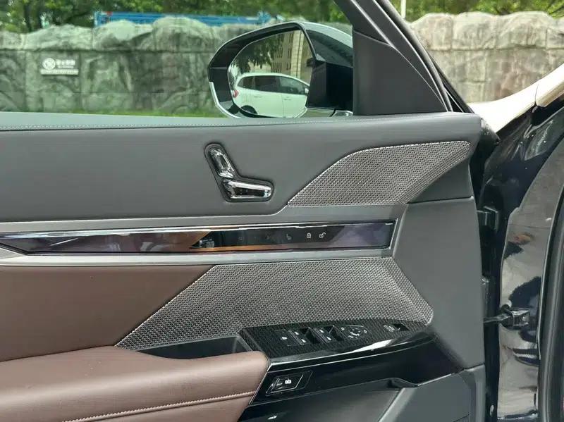 2023 BMW 7 Series 735Li M Sport Package — миниатюра 8