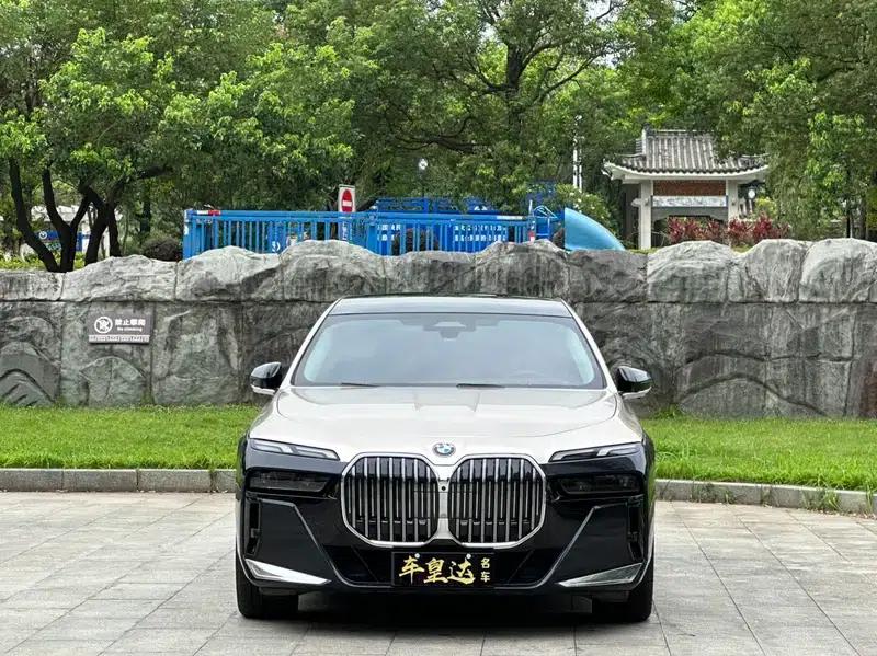 2023 BMW 7 Series 735Li M Sport Package — миниатюра 9