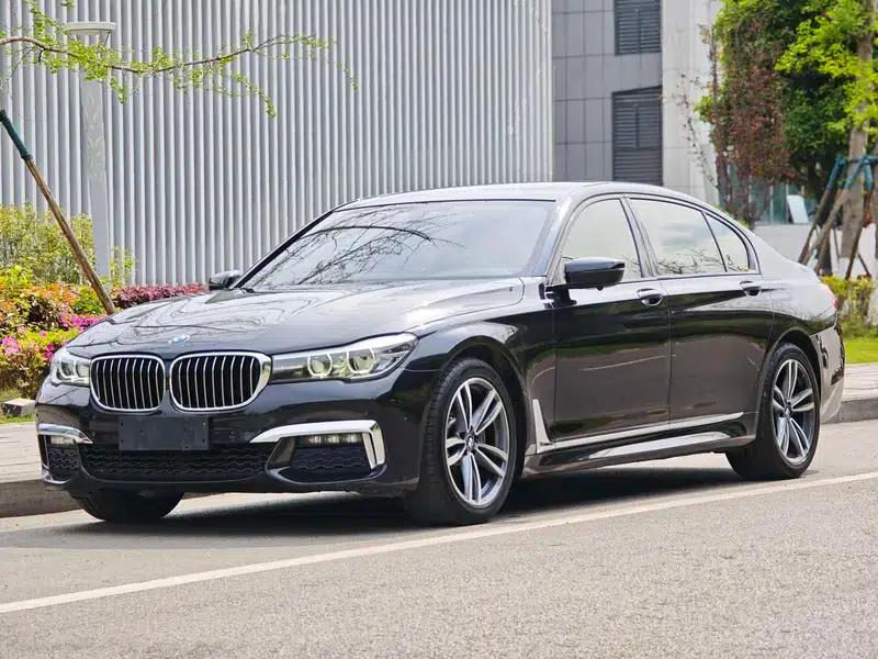 2018 BMW 7 Series 730Li Leading Edition M Sport Package — миниатюра 1