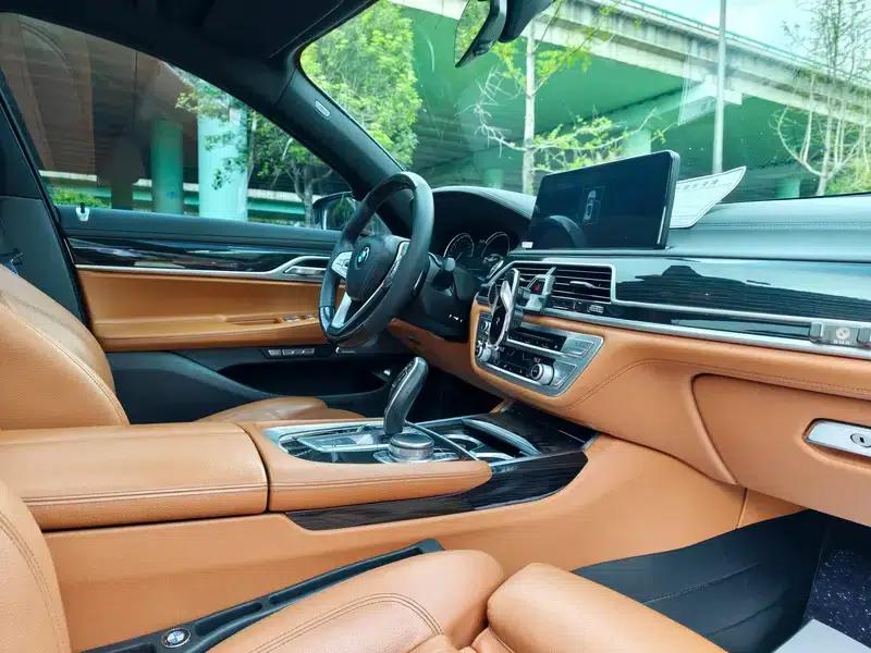 2018 BMW 7 Series 730Li Leading Edition M Sport Package — миниатюра 14