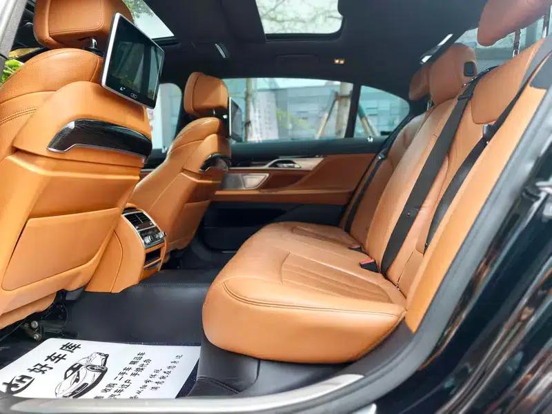 2018 BMW 7 Series 730Li Leading Edition M Sport Package — миниатюра 16