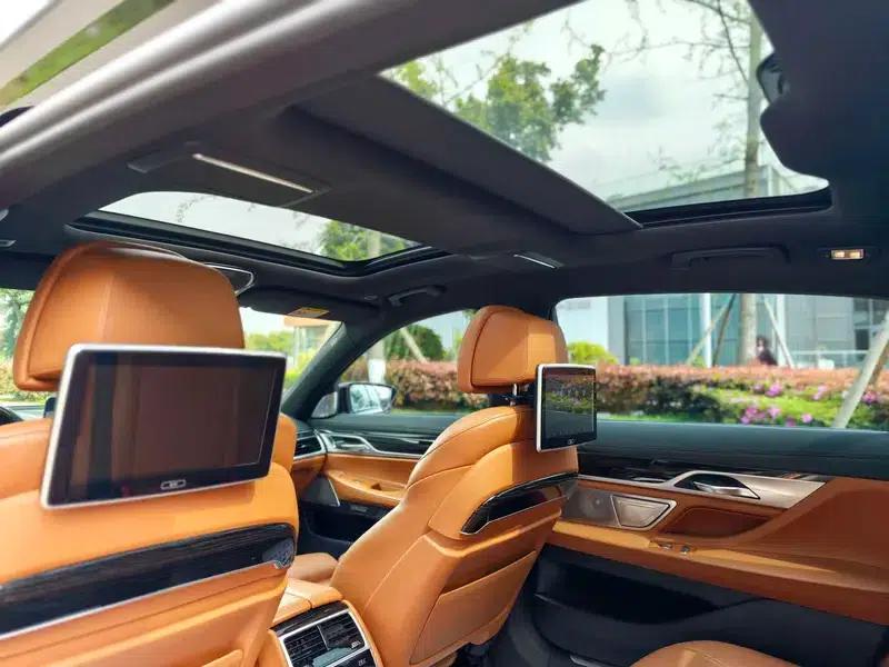 2018 BMW 7 Series 730Li Leading Edition M Sport Package — миниатюра 17