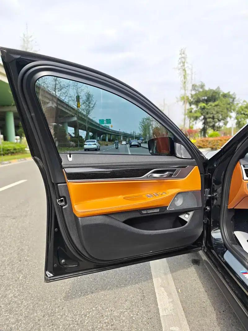 2018 BMW 7 Series 730Li Leading Edition M Sport Package — миниатюра 18
