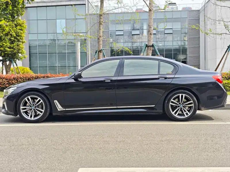2018 BMW 7 Series 730Li Leading Edition M Sport Package — миниатюра 3