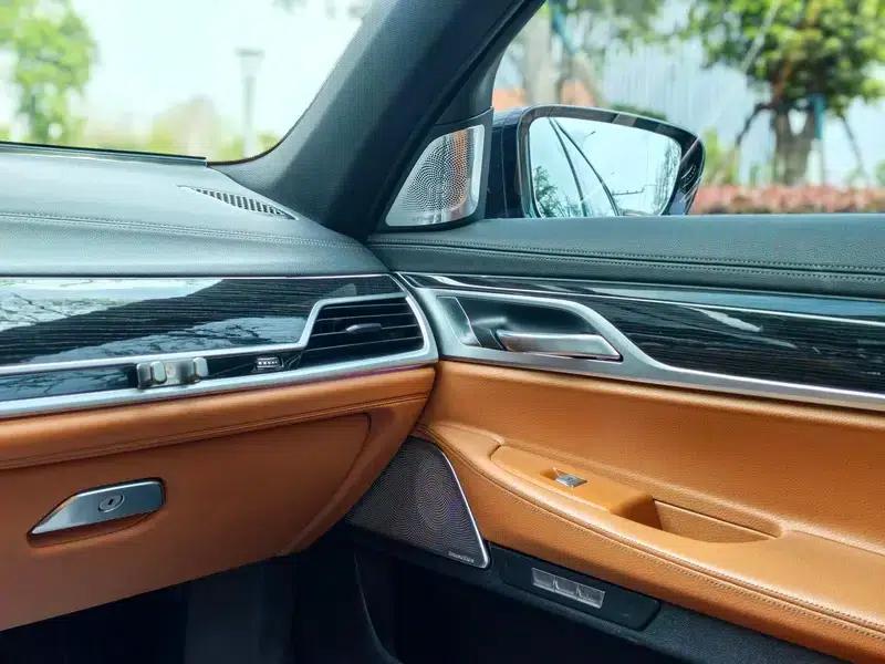 2018 BMW 7 Series 730Li Leading Edition M Sport Package — миниатюра 8