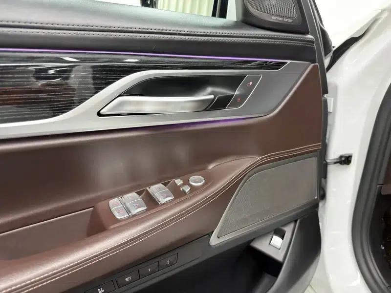 2018 BMW 7 Series 730Li Luxury M Sport Package — миниатюра 13
