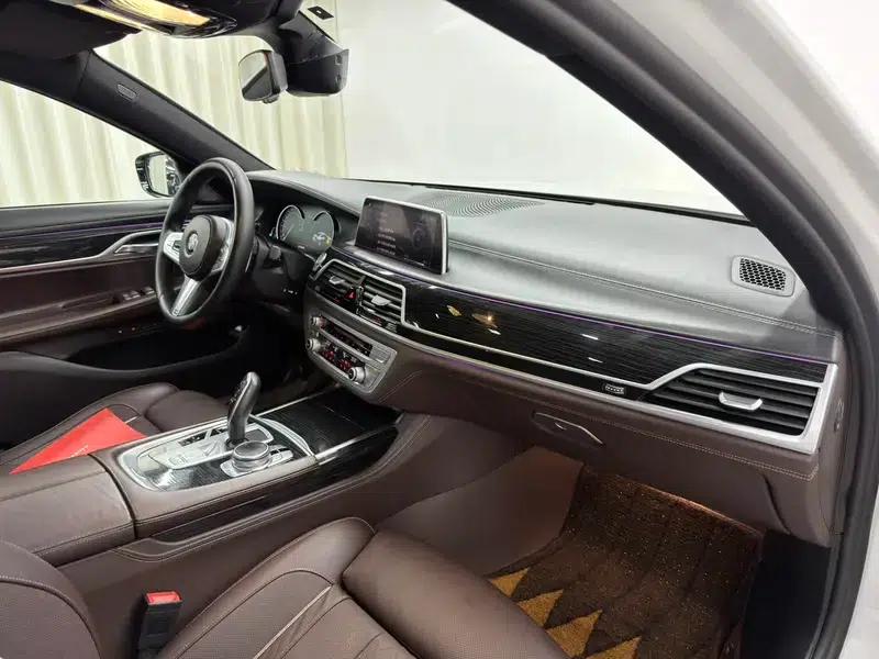 2018 BMW 7 Series 730Li Luxury M Sport Package — миниатюра 17