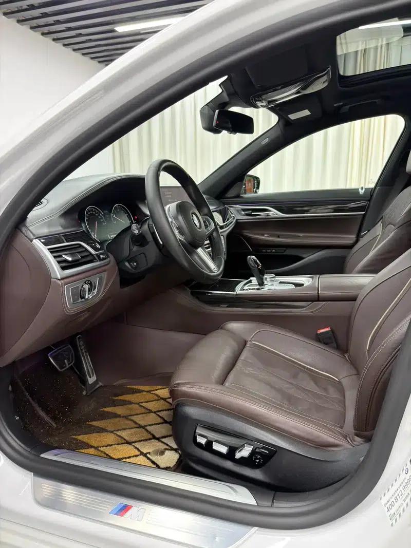 2018 BMW 7 Series 730Li Luxury M Sport Package — миниатюра 23