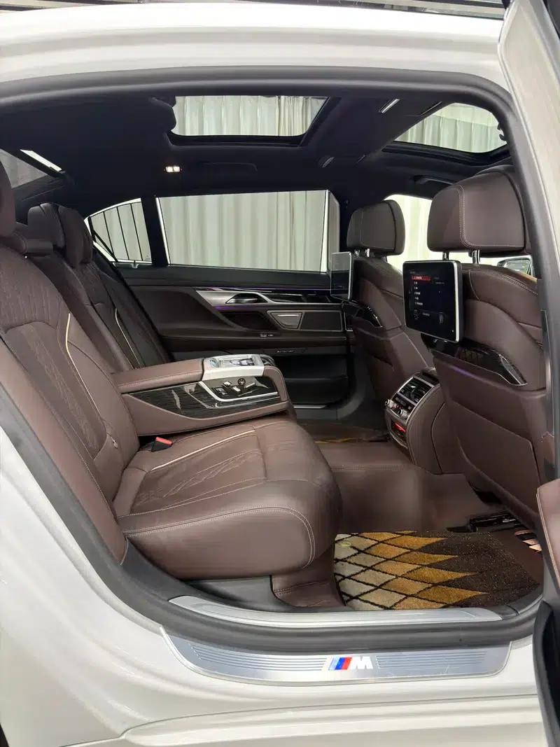 2018 BMW 7 Series 730Li Luxury M Sport Package — миниатюра 26
