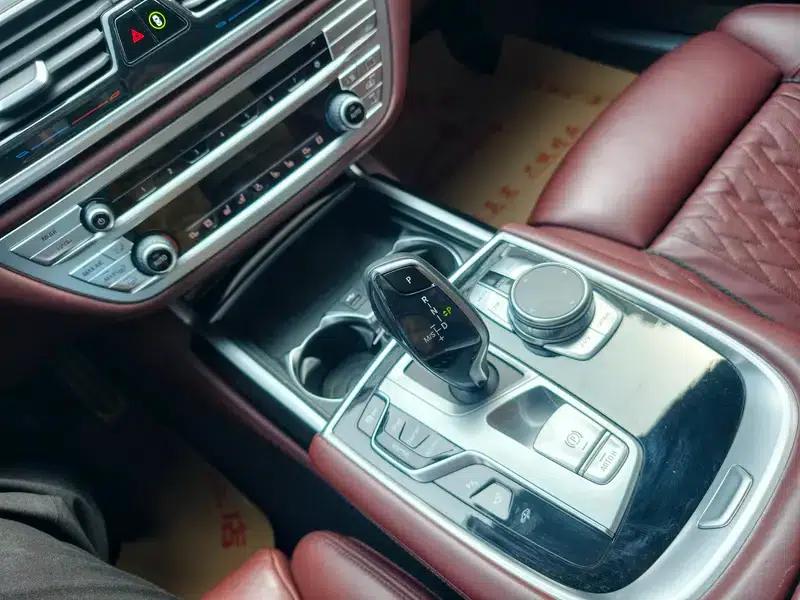 2019 BMW 7 Series Facelift 740Li xDrive Executive M Sport Package — миниатюра 18