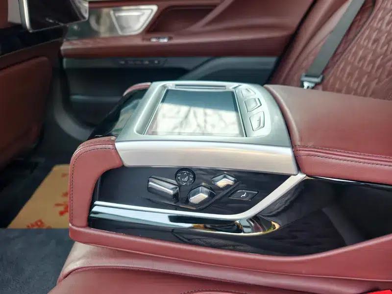 2019 BMW 7 Series Facelift 740Li xDrive Executive M Sport Package — миниатюра 25
