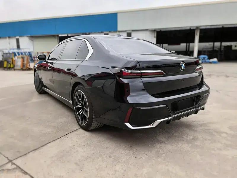 2023 BMW 7 Series 735Li M Sport Package — миниатюра 4