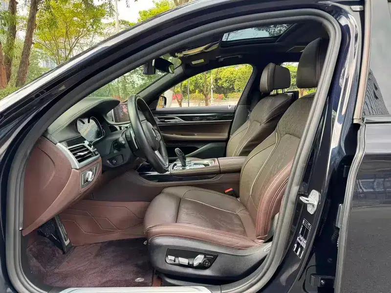 2018 BMW 7 Series 730Li Luxury M Sport Package — миниатюра 9