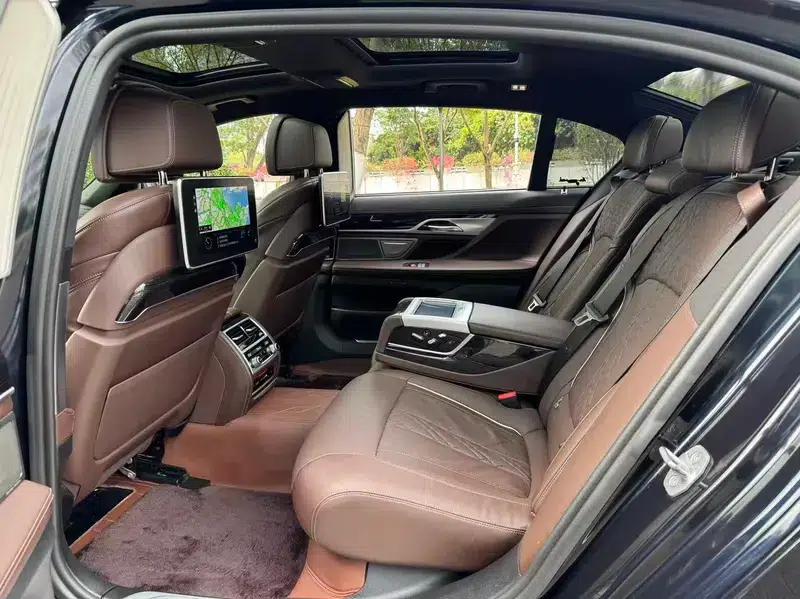 2018 BMW 7 Series 730Li Luxury M Sport Package — миниатюра 10