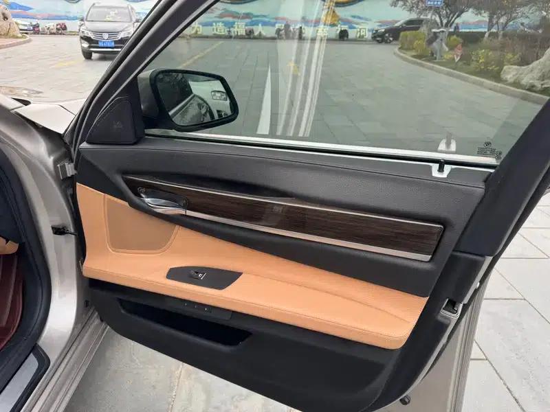 BMW 7 Series 2009 740Li Luxury — миниатюра 11