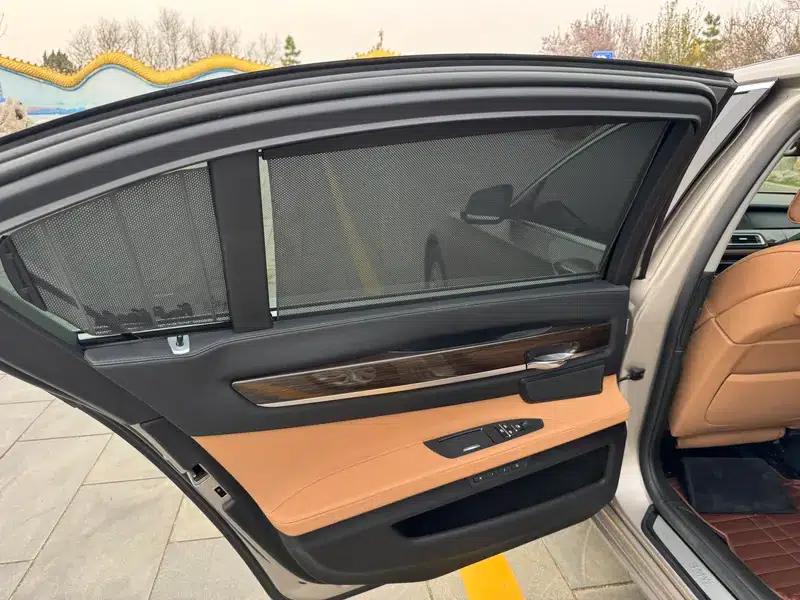 BMW 7 Series 2009 740Li Luxury — миниатюра 24