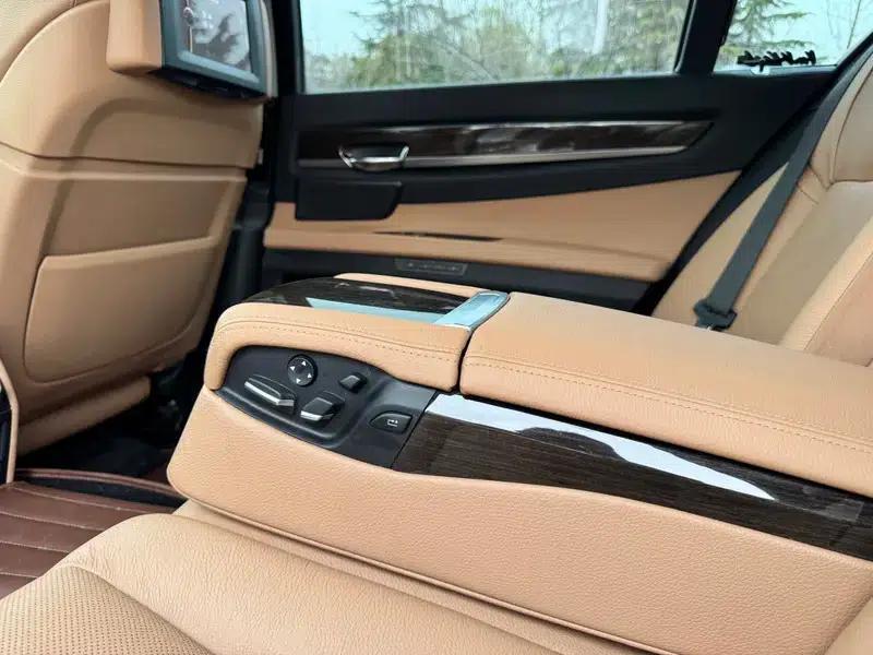 BMW 7 Series 2009 740Li Luxury — миниатюра 26
