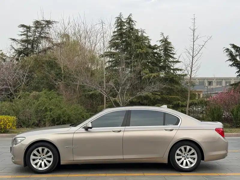 BMW 7 Series 2009 740Li Luxury — миниатюра 4