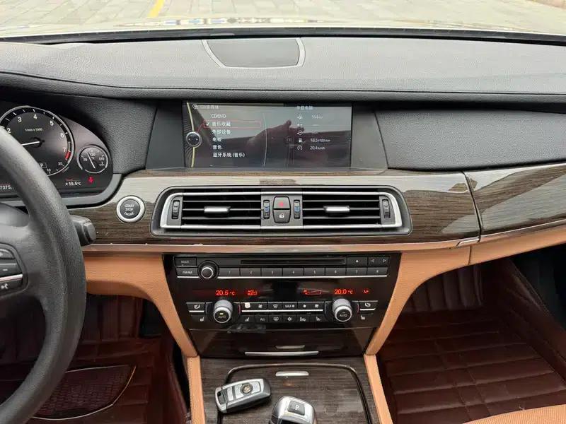 BMW 7 Series 2009 740Li Luxury — миниатюра 9