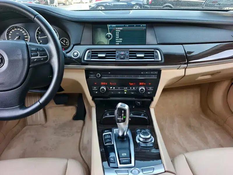 BMW 7 Series 2009 740Li Leading Edition — миниатюра 11