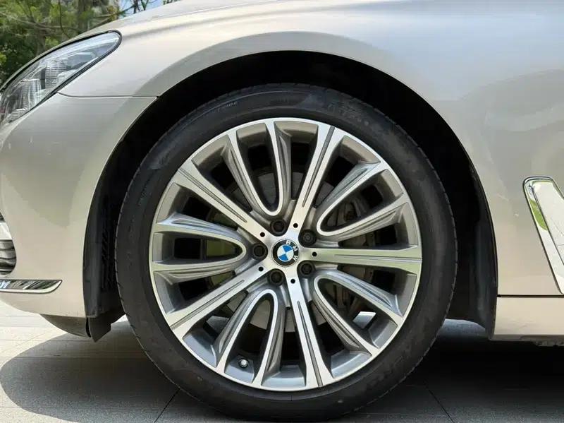 2018 BMW 7 Series 740Li Leading Model, Excellence Package — миниатюра 11