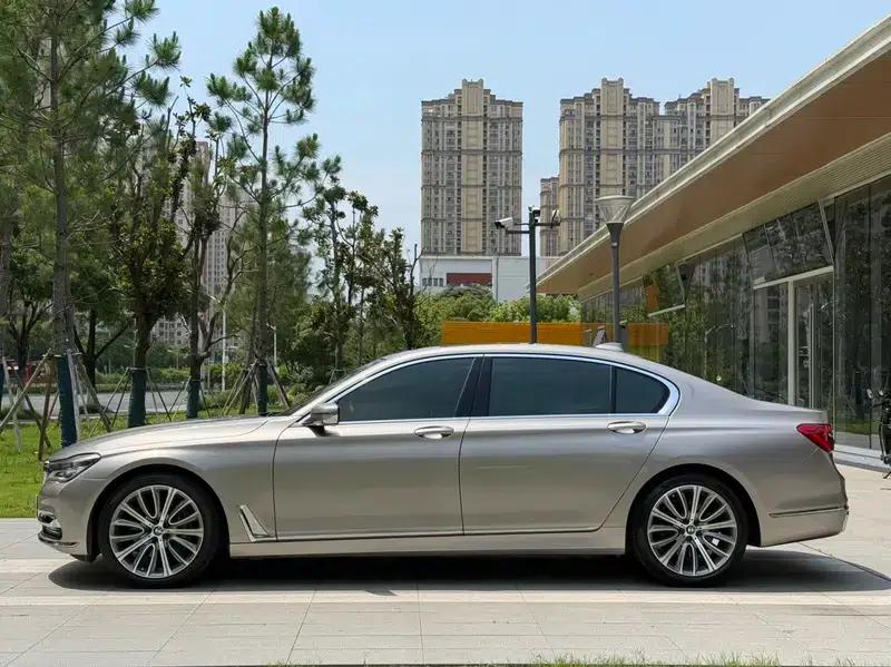 2018 BMW 7 Series 740Li Leading Model, Excellence Package — миниатюра 4