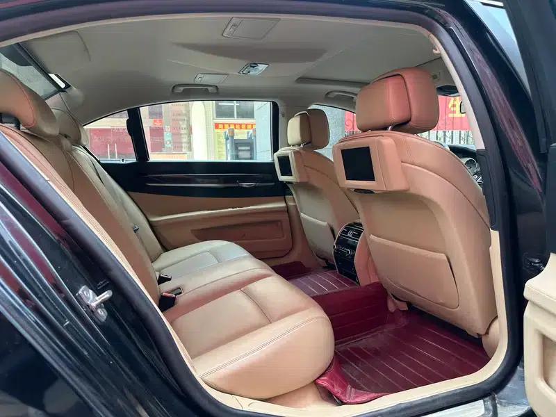 2011 BMW 7 Series 740Li Standard Edition — миниатюра 12