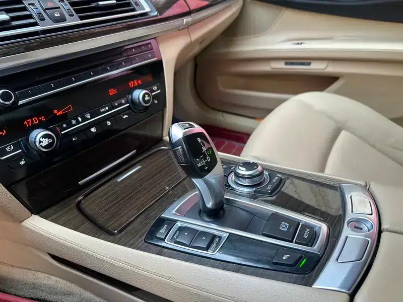 2011 BMW 7 Series 740Li Standard Edition — миниатюра 8