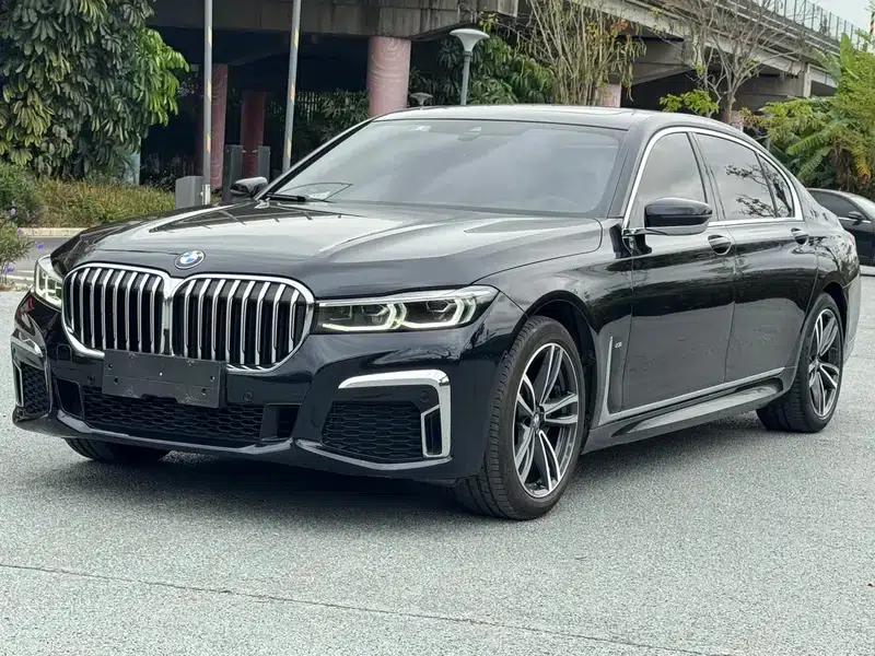 2021 BMW 7 Series 730Li M Sport Package — миниатюра 1