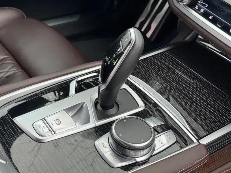 2021 BMW 7 Series 730Li M Sport Package — миниатюра 13