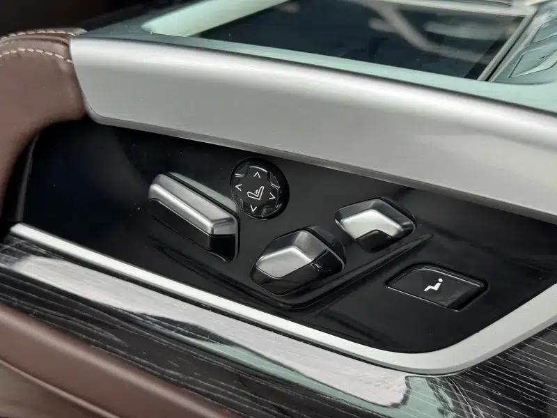 2021 BMW 7 Series 730Li M Sport Package — миниатюра 17