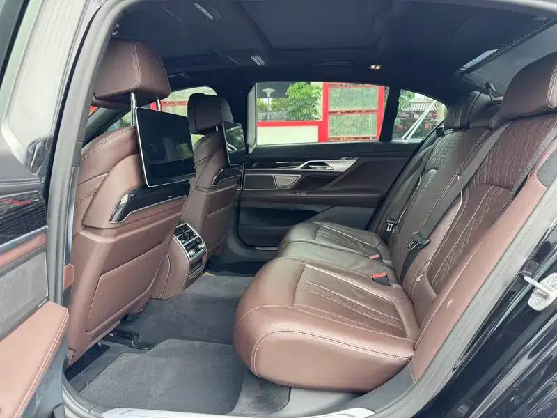 2021 BMW 7 Series 730Li M Sport Package — миниатюра 18