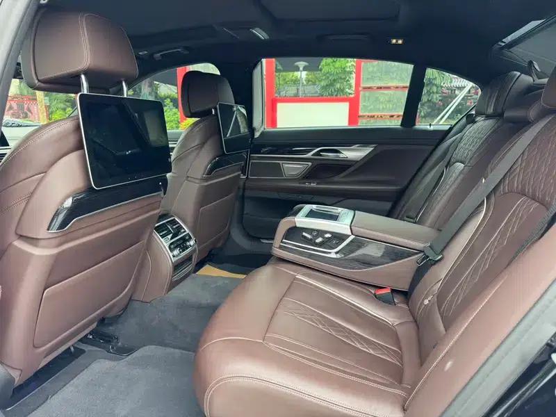 2021 BMW 7 Series 730Li M Sport Package — миниатюра 19