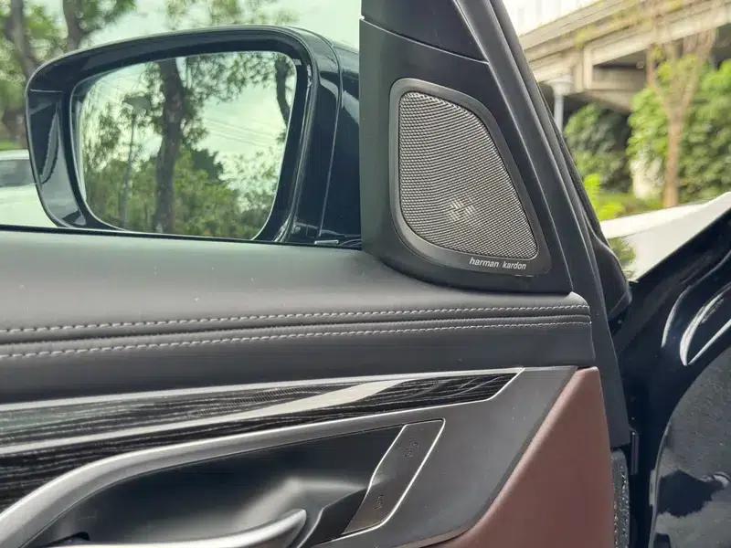 2021 BMW 7 Series 730Li M Sport Package — миниатюра 8
