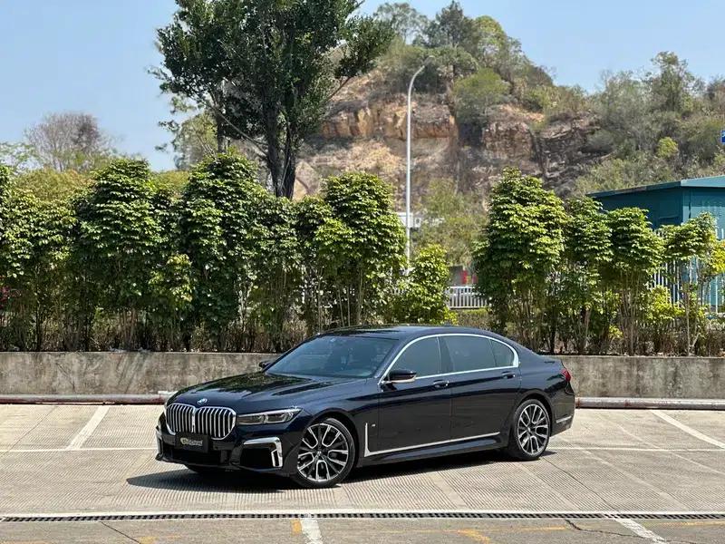 2021 BMW 7 Series 740Li Leading Edition M Sport Package — миниатюра 1