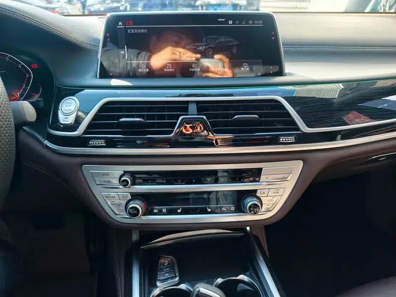2021 BMW 7 Series 740Li Leading Edition M Sport Package — миниатюра 13