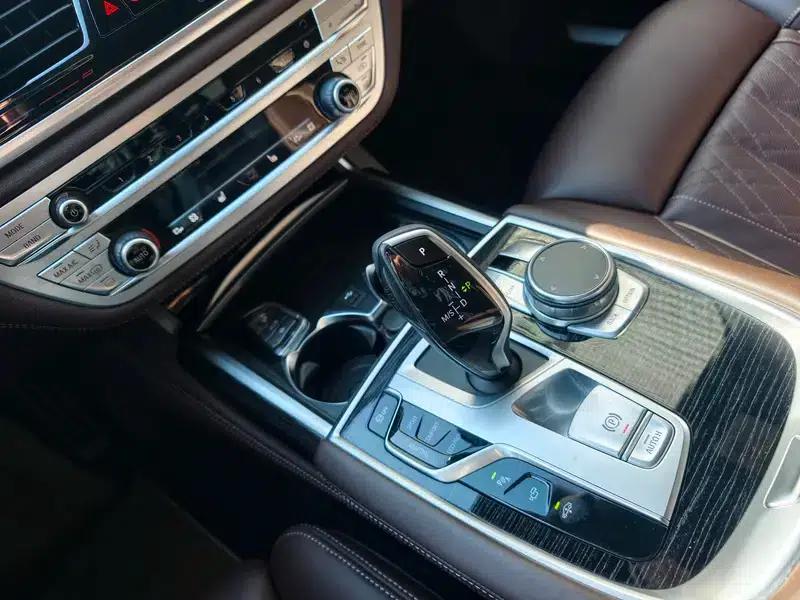 2021 BMW 7 Series 740Li Leading Edition M Sport Package — миниатюра 16