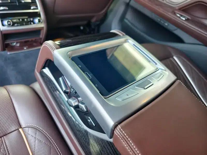 2021 BMW 7 Series 740Li Leading Edition M Sport Package — миниатюра 24