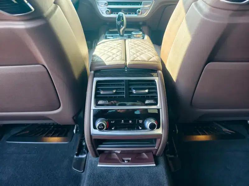 2021 BMW 7 Series 740Li Leading Edition M Sport Package — миниатюра 8