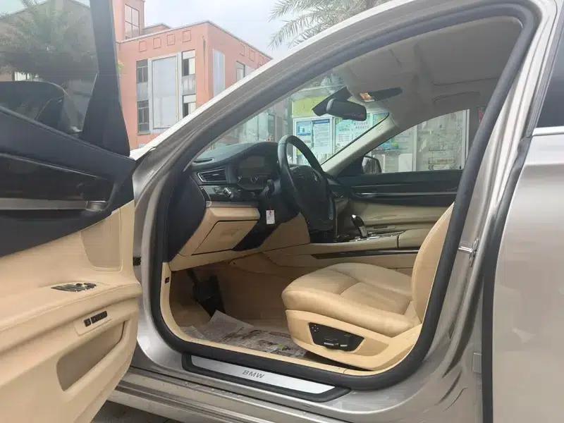 BMW 7 Series 2009 730Li Luxury — миниатюра 7