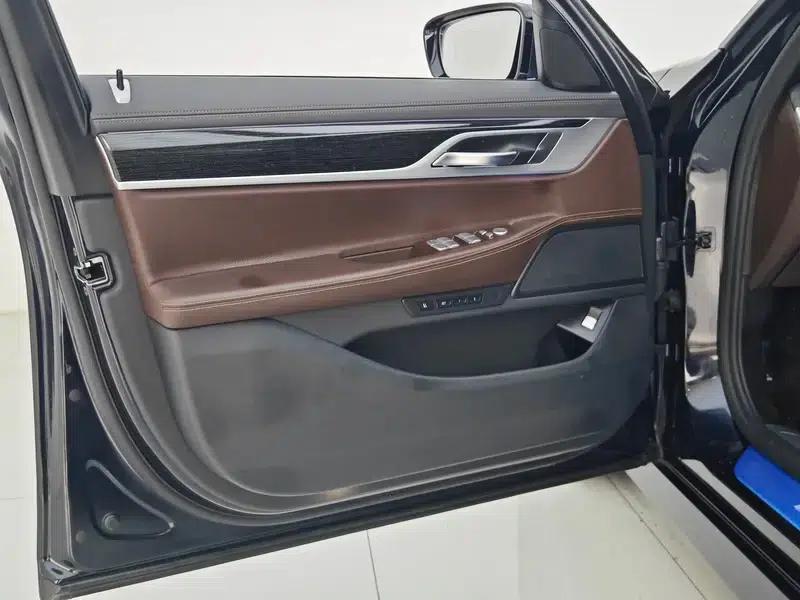 2018 BMW 7 Series 730Li Leading Edition M Sport Package — миниатюра 11