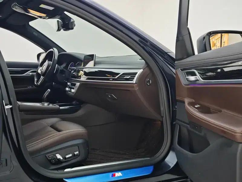 2018 BMW 7 Series 730Li Leading Edition M Sport Package — миниатюра 21
