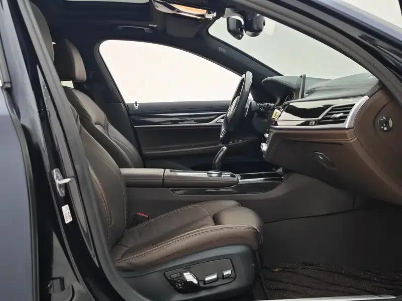 2018 BMW 7 Series 730Li Leading Edition M Sport Package — миниатюра 22