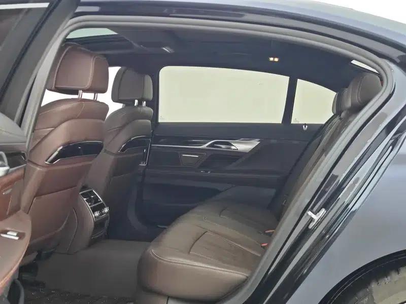 2018 BMW 7 Series 730Li Leading Edition M Sport Package — миниатюра 23