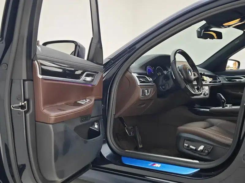 2018 BMW 7 Series 730Li Leading Edition M Sport Package — миниатюра 28