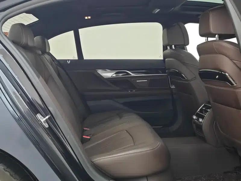 2018 BMW 7 Series 730Li Leading Edition M Sport Package — миниатюра 29