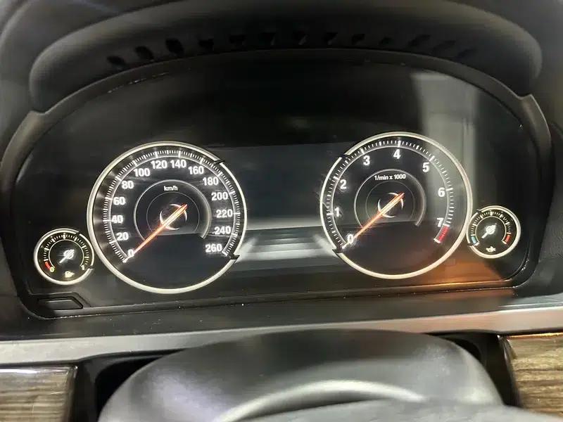 BMW 7 Series 2013 730Li Leading Edition — миниатюра 11