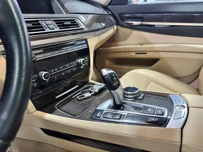 BMW 7 Series 2013 730Li Leading Edition — миниатюра 12